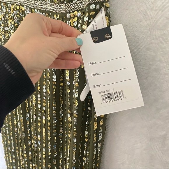 Mac Duggal NWT Sequined High Neck Sleeveless Column Gown Olive Green Sz 6 93603 - Picture 12 of 16